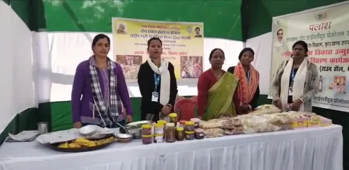 How is the Deen Dayal Antyodaya Yojana Transforming Women's Lives in Palamu?