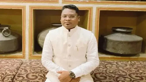 क्या झारखंड की घाटशिला उपचुनाव में झामुमो ने दिवंगत मंत्री रामदास सोरेन के बेटे सोमेश को प्रत्याशी बनाया?