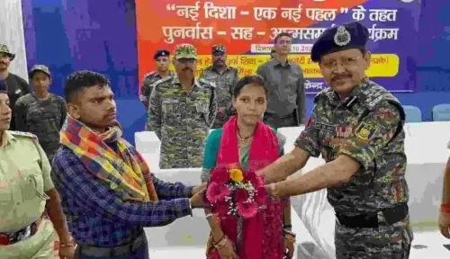 क्या झारखंड में वांटेड नक्सली दंपती ने आत्मसमर्पण किया?