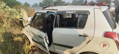 क्या झारखंड के बरही में डिवाइडर से टकराई कार में तीन की मौत और छह घायल हुए?