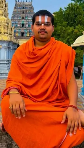 चतरा के मां भद्रकाली मंदिर में पुजारी श्रीनिवास का शव फंदे से लटका मिला, पुलिस जांच जारी