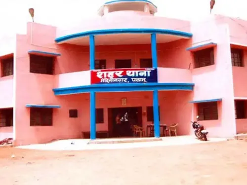 पलामू के रेडमा ओवरब्रिज पर बाइक हादसे में दो युवकों की मौत, शादी से लौट रहे थे आनंद और मिंशु