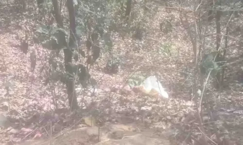 कोडरमा घाटी में महिला का अर्धनग्न शव मिला, इलाके में मची दहशत