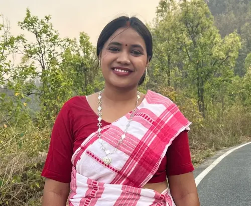 क्या झारखंड की पार्वती तिर्की को ‘फिर उगना’ कविता-संग्रह के लिए हिंदी का साहित्य अकादमी युवा पुरस्कार मिला?