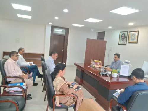 झारखंड में 720 नई एंबुलेंस खरीदेगी सरकार, एक माह में टेंडर पूरा करने का निर्देश