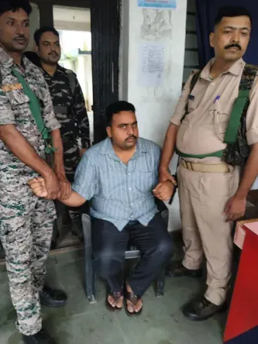 झारखंडः एनडीपीएस केस में नाम हटाने के लिए 15 हजार रिश्वत लेते बंदगांव थाना प्रभारी गिरफ्तार