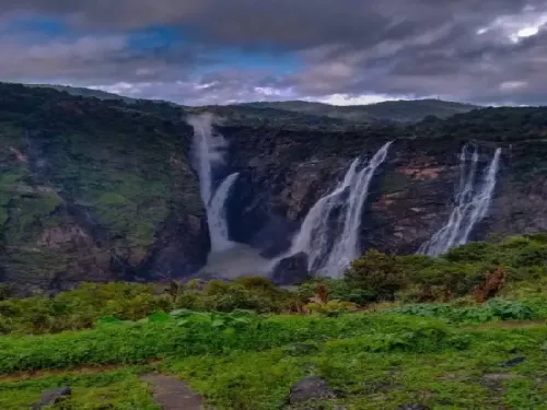 जोग फॉल्स: गर्मियों में साहसिकता का अद्वितीय अनुभव, 1400 सीढ़ियाँ उतरकर पहुँचें