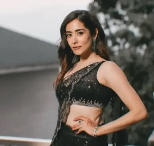 Jonita records 'Tera Ho Jaun' from hotel room during tour for Hai Jawani Toh Ishq Hona Hai