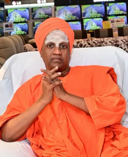 Joshi pays tribute to Siddaganga Matha pontiff on birthday