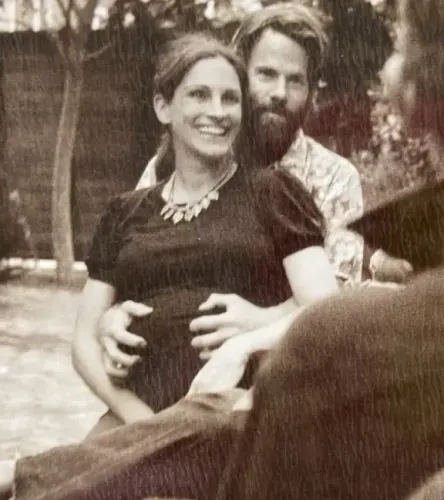 Julia Roberts Reflects on Pregnancy with Rare Throwback