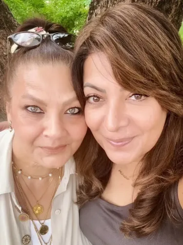 Did Kimi Katkar from ‘Jumma Chumma’ just make a rare appearance?