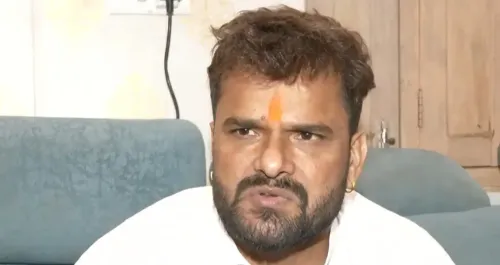क्या जंगलराज छोड़ेंगे, रोजगार और पलायन पर कब बोलेंगे एनडीए नेता: खेसारी लाल यादव?