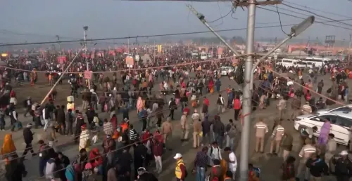 क्या कड़ाके की ठंड में भी माघ मेला में श्रद्धालुओं की भारी भीड़ लगी है?