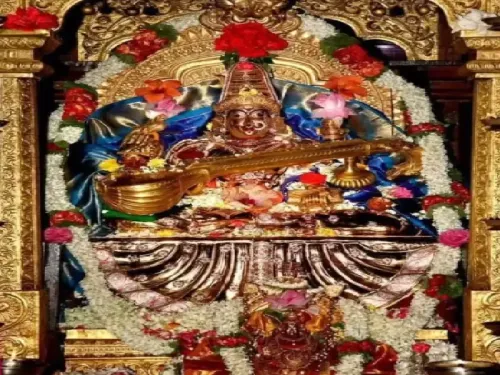 क्या देवी सरस्वती का अद्भुत शृंगार और 'अक्षर अभ्यासम' दक्षिण भारत के मंदिरों में बसंत पंचमी पर मनाया जाता है?