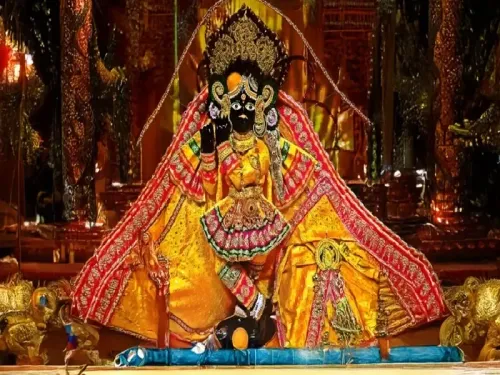 क्या मकर संक्रांति पर मंदिरों में विशेष शृंगार किया जाता है?