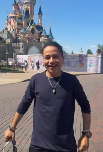 Kailash Kher rediscovers childhood joy at Disneyland Paris