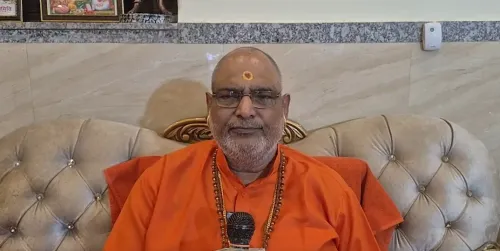 नवरात्रि द्वितीया: कालकाजी पीठाधीश्वर ने बताई मां ब्रह्मचारिणी की महिमा, झंडेवालान में उमड़े श्रद्धालु