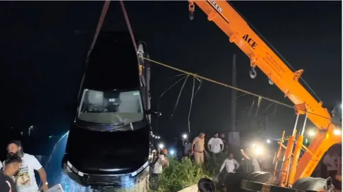 क्या करनाल में पश्चिमी यमुना नहर में गिरी कार से महिला की मौत हो गई?
