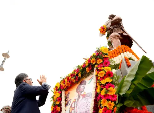 Karnataka CM pays floral tribute to Sangolli Rayanna on 229th Jayanti