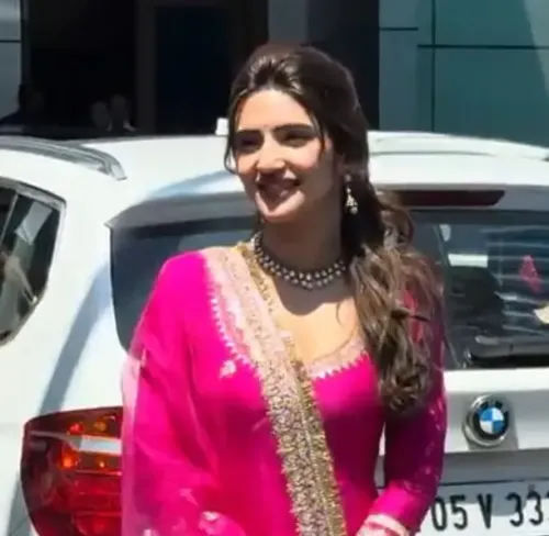 Did Kartik Aaryan's co-star Sreeleela embrace Navratri in a captivating pink outfit?