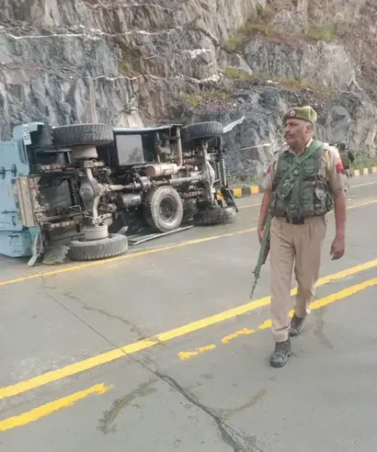 सोनमर्ग टनल के पास CRPF वाहन पलटा, गांदरबल में छह जवान घायल; जांच शुरू