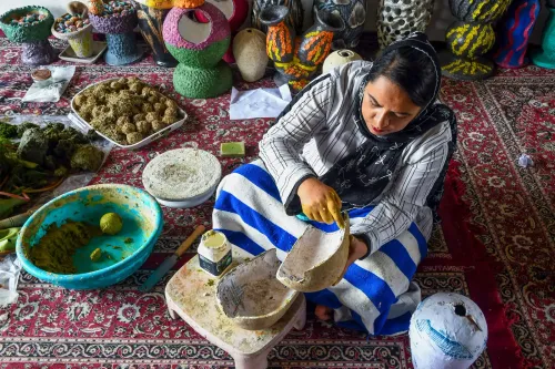 Kashmir handicraft exports cross ₹1,100 crore, J&K eyes ₹2,000 crore target