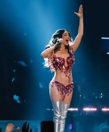 Did Katy Perry Enjoy Backstage Fun with Her Daughter During Her Lifetimes Tour?
