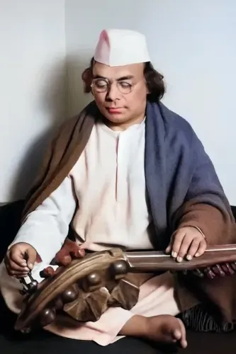 काजी नजरुल इस्लाम : वो कवि जो बगावत की आवाज बना, कामरेड से कवि और कवि से विद्रोही