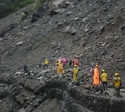 क्या केदारनाथ से लौट रहे श्रद्धालु स्लाइड जोन में फंसे थे? एसडीआरएफ ने किया रेस्क्यू