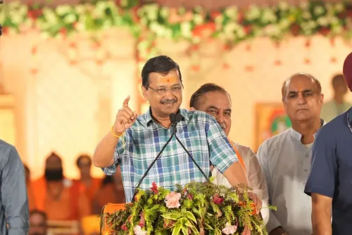 Kejriwal attends Shiv bhajan sandhya in Pathankot