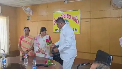 Kejriwal Claims AAP Forms First Third-Party District Govt in Gujarat