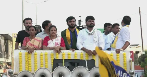 Kejriwal leads AAP 'Vijay Yatra' in Gujarat's Narmada district