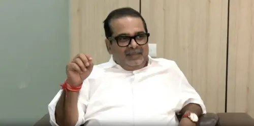 केजरीवाल के चार्टर्ड प्लेन विवाद पर अवध ओझा का तीखा सवाल: क्या नेता बैलगाड़ी पर चलें?