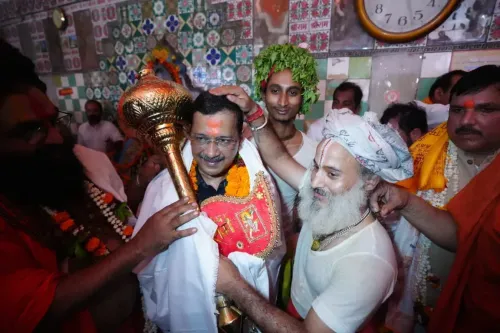 Kejriwal visits Hanuman Garhi temple in Ayodhya