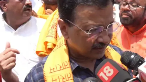 Kejriwal visits Ram Mandir, prays for punishment of offering thieves