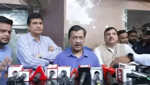 Kejriwal visits RML Hospital to meet Parliament March injured