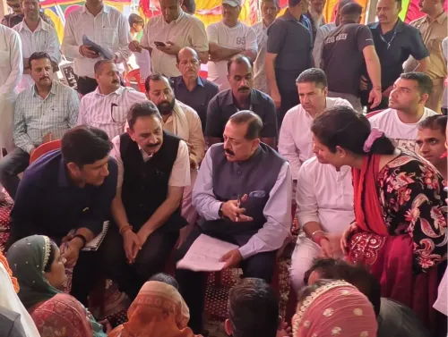 डॉ. जितेंद्र सिंह का उधमपुर में जनता दरबार, बरमीन गांव के ग्रामीणों की शिकायतें सुनकर अधिकारियों को तत्काल समाधान के निर्देश