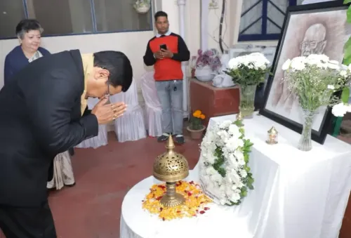 क्या केंद्रीय मंत्री सर्बानंद सोनोवाल ने स्वर्गीय पी.जी. बरुआ को श्रद्धांजलि अर्पित की?