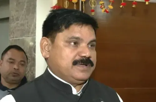 क्या केंद्रीय मंत्री सतीश चंद्र दुबे ने विपक्ष पर तंज कसा, भारत कोई धर्मशाला नहीं है?