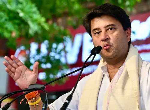 सिंधिया का अशोकनगर में बड़ा ऐलान: 2,592 युवाओं को ₹20,000–25,000 प्रतिमाह रोजगार, ₹6 करोड़ का कॉल सेंटर