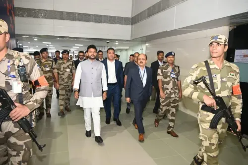 क्या केंद्रीय नागरिक उड्डयन मंत्री ने दिल्ली एयरपोर्ट पर टर्मिनल-2 का उद्घाटन किया?