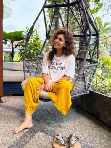 Keneeshaa Francis parts ways with Ravi Mohan, quits Instagram