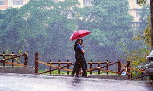 क्या केरल में भारी बारिश का दौर जारी रहेगा? कई जिलों में येलो अलर्ट