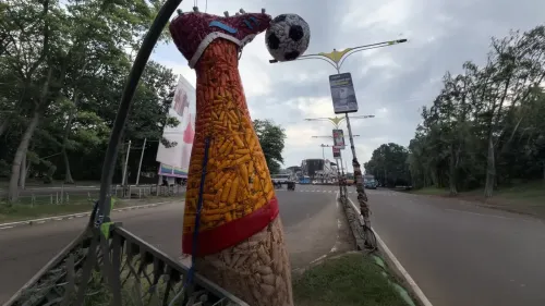 फीफा वर्ल्ड कप 2026 से पहले मलप्पुरम में 6,000 प्लास्टिक बोतलों से बनी अनूठी कलाकृति