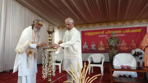 क्या केरल के राज्यपाल ने थ्रीथला हिंदू धर्म परिषद के कार्यक्रम का उद्घाटन किया?