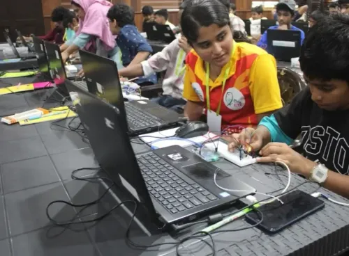 How are Kerala's 4.5 lakh Class 10 students embracing the future through robotics training?