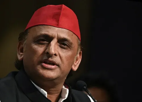 खाद के लिए कतार में किसान, दोगुनी लाइन में लगकर भाजपा के खिलाफ वोट देंगे : अखिलेश यादव