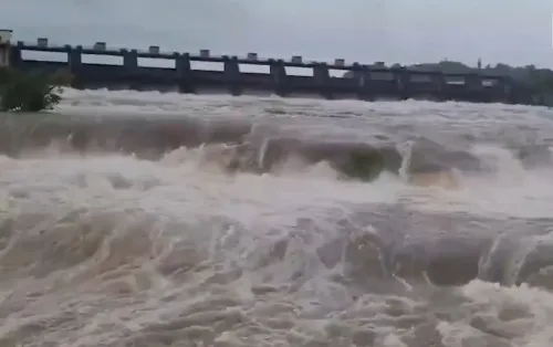 खड़कवासला बांध अलर्ट: मुथा नदी में 27,203 क्यूसेक पानी छोड़ा जाएगा, पुणे में हाई अलर्ट जारी