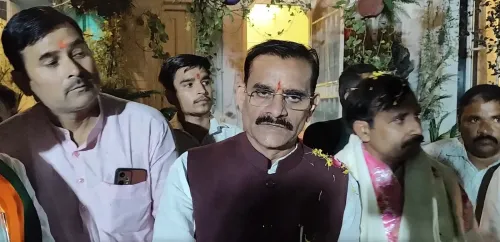 खजुराहो से एयर इंडिया की नई उड़ान शुरू, दिल्ली-वाराणसी से जुड़ेगा बुंदेलखंड: भाजपा सांसद वीडी शर्मा