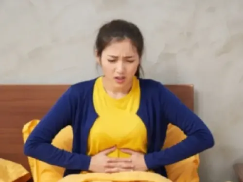 भोजन के बाद भारीपन महसूस होना? जानिए इसके कारण और समाधान